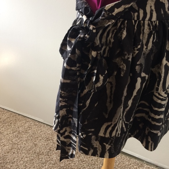 Express Silk Zebra Mini Skirt - Picture 3 of 6